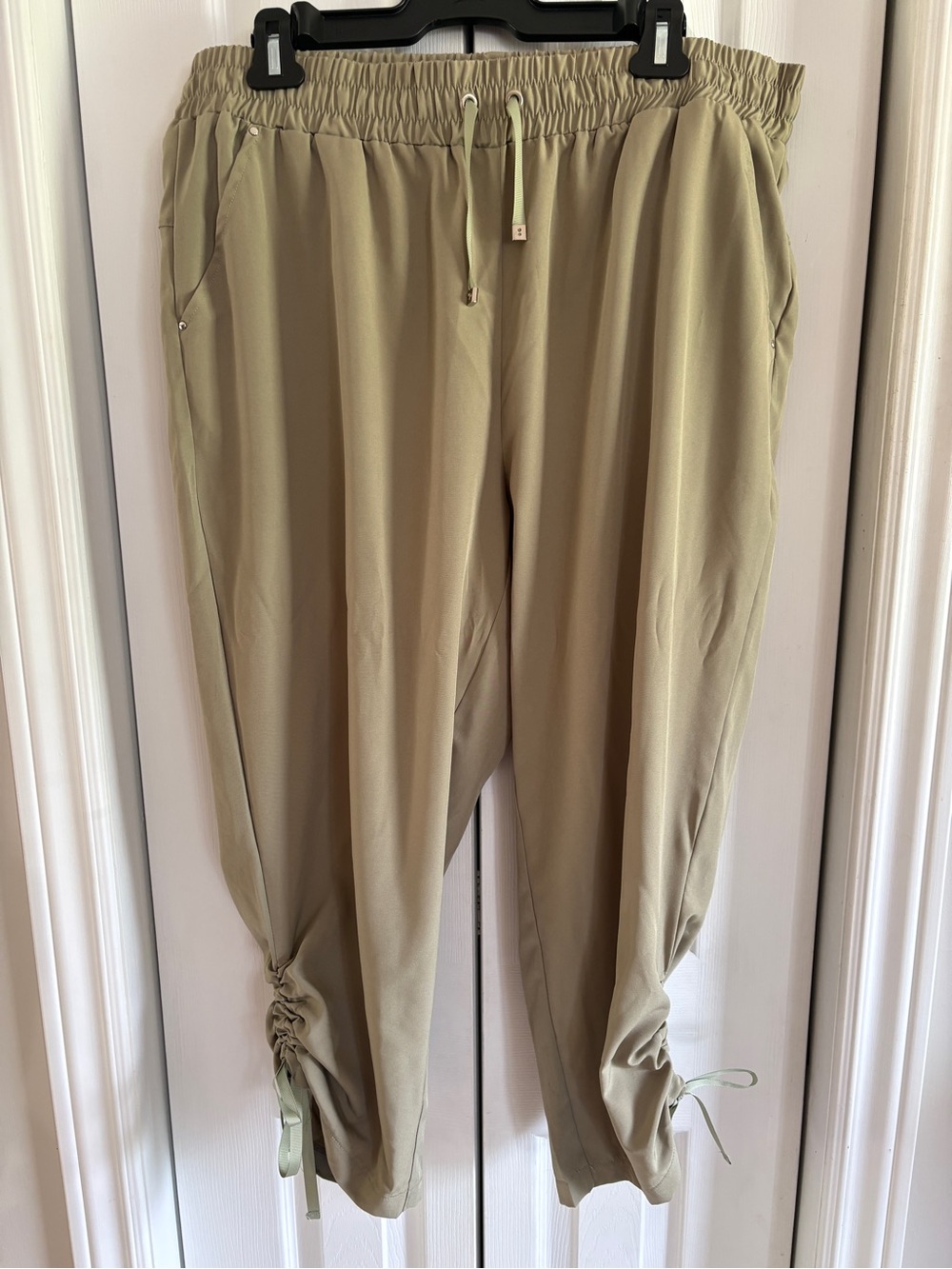 NWT Marie Claire Women’s Drawstring Cropped Pants in Khaki